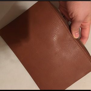 Brand new with tag. Madewell leather pouch